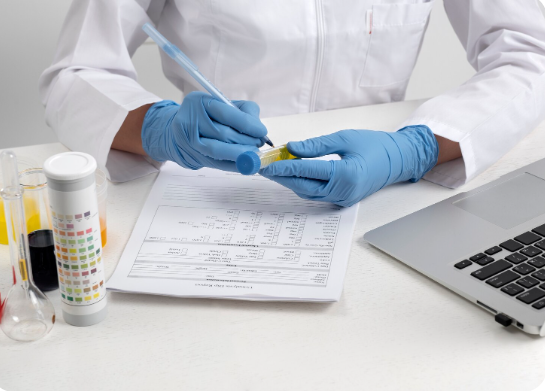 Chequeo de sustancias con equipo de laboratorio